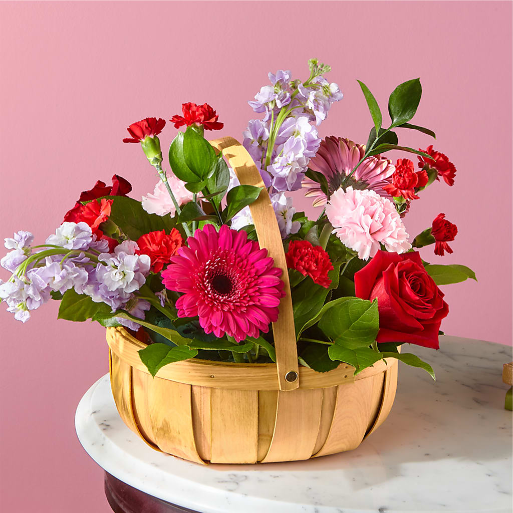 Pink Picnic Basket – CHESAPEAKE FLORAL & GIFTS, Chesapeake VA