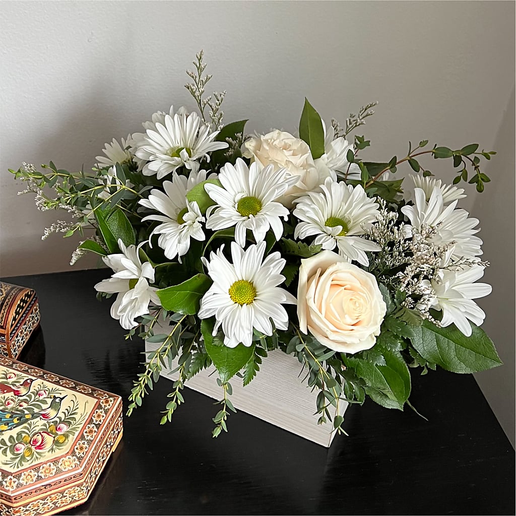 Fresh Linen Box Bouquet – CHESAPEAKE FLORAL & GIFTS, Chesapeake VA