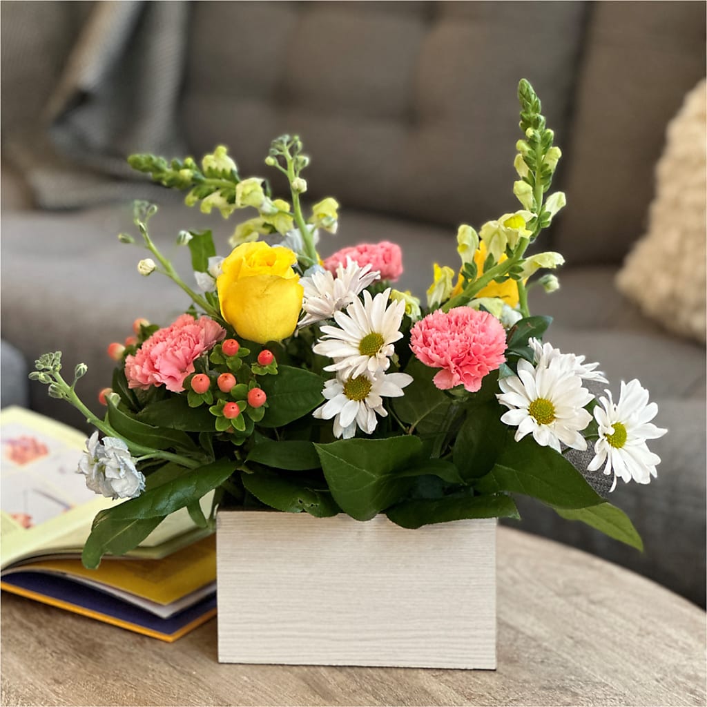 Sun Salutation Box Bouquet – CHESAPEAKE FLORAL & GIFTS, Chesapeake VA